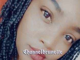 Channelbrunette