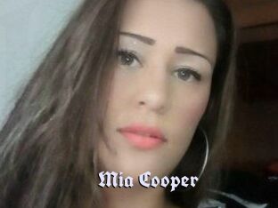 Mia_Cooper