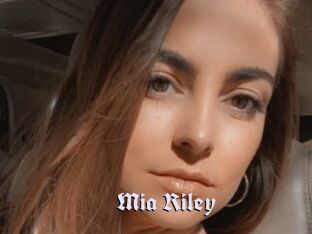 Mia_Riley